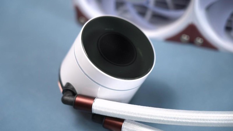 数码游戏肥宅日常，R9 7900X CP360水冷桌搭装机分享