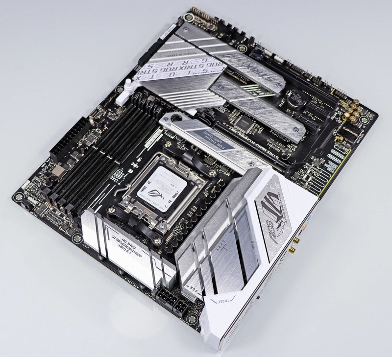 AMD Ryzen 5 8600G 真香！搭配 B650 吹雪大战 13400 / GTX1650