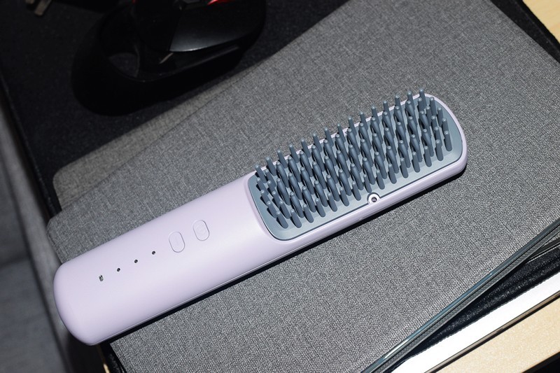 智能护发与完美造型的完美结合 DOCO无线直发梳