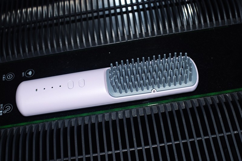 智能护发与完美造型的完美结合 DOCO无线直发梳