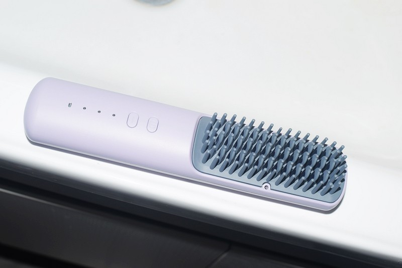 智能护发与完美造型的完美结合 DOCO无线直发梳