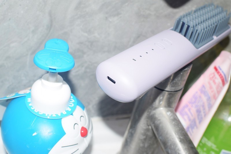 智能护发与完美造型的完美结合 DOCO无线直发梳