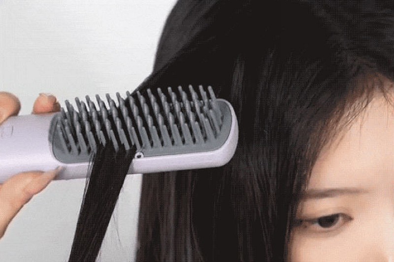 智能护发与完美造型的完美结合 DOCO无线直发梳
