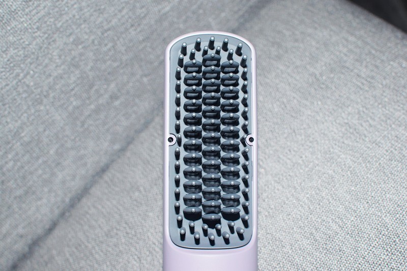 智能护发与完美造型的完美结合 DOCO无线直发梳