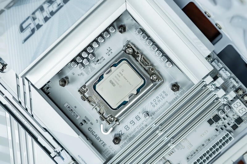 高能+高性价比还是得选英特尔，Ultra 7 265K+技嘉Z890冰雕综合测试