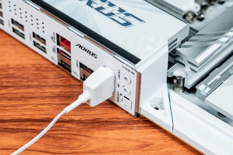 高能+高性价比还是得选英特尔，Ultra 7 265K+技嘉Z890冰雕综合测试