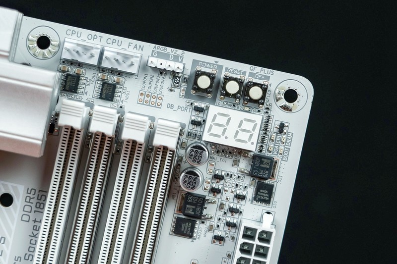 高能+高性价比还是得选英特尔，Ultra 7 265K+技嘉Z890冰雕综合测试