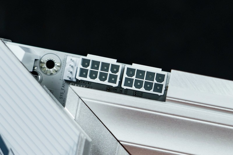 高能+高性价比还是得选英特尔，Ultra 7 265K+技嘉Z890冰雕综合测试