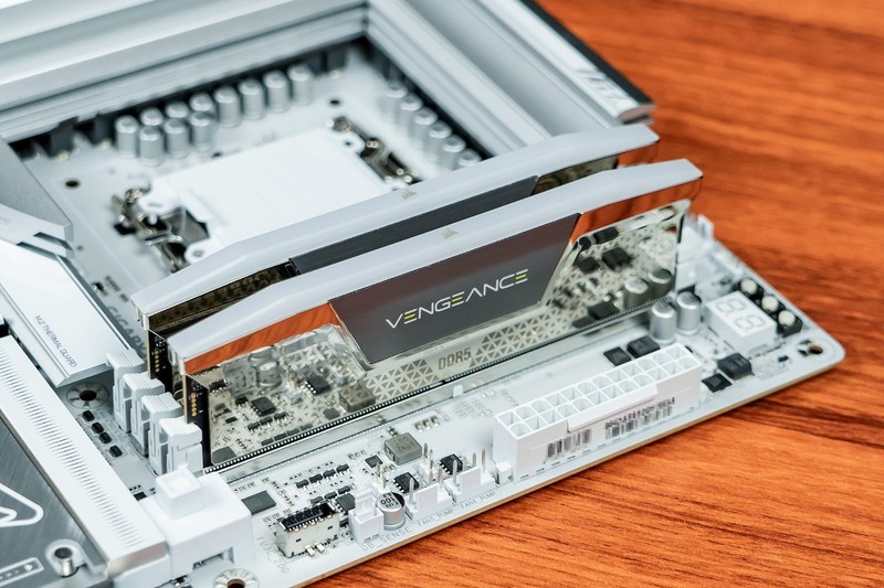 高能+高性价比还是得选英特尔，Ultra 7 265K+技嘉Z890冰雕综合测试