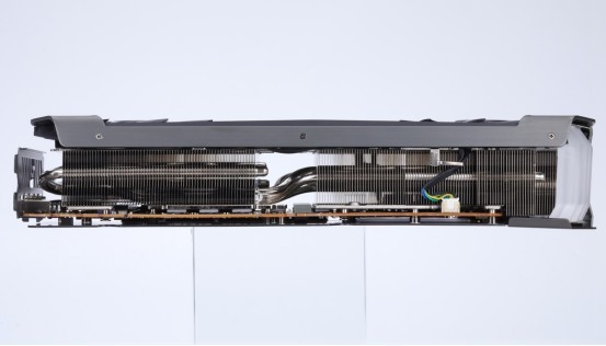 定价高400带来10%性能提升？撼讯RX6950XT红魔与RX6900XT对比评测