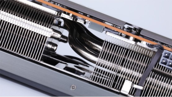 定价高400带来10%性能提升？撼讯RX6950XT红魔与RX6900XT对比评测