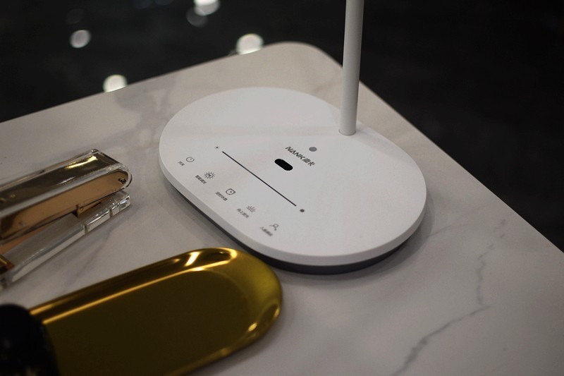 孩子学习最需要的礼物 南 卡护眼台灯L1 Pro