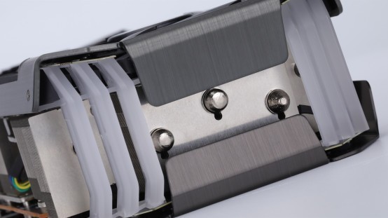 定价高400带来10%性能提升？撼讯RX6950XT红魔与RX6900XT对比评测