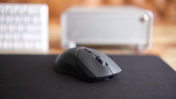 雷柏VT9Pro游戏鼠标评测：轻量双模，4K+高定版3395，操作不含蓄