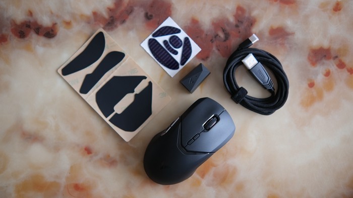 雷柏VT9Pro游戏鼠标评测：轻量双模，4K+高定版3395，操作不含蓄