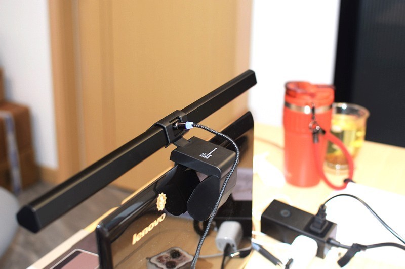 一盏为眼睛护航的智能照明灯具 SUKER书客屏幕挂灯