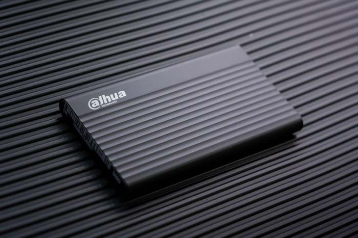 还在用传统的移动机械硬盘吗？大华T70移动固态硬盘评测体验