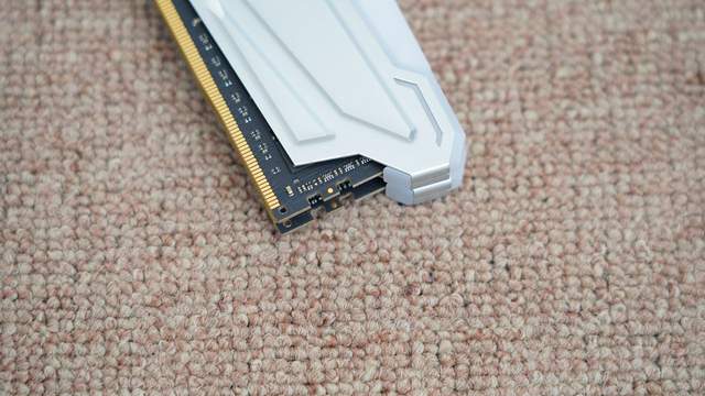 性价比较高的RGB灯条？金百达 DDR4 3600 8G×2幻光内存条体验分享