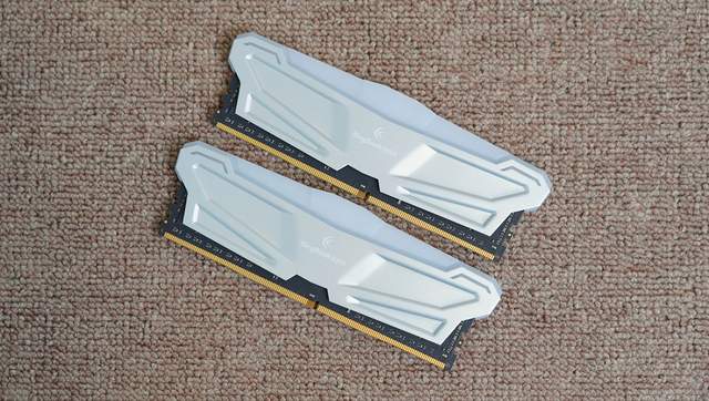 性价比较高的RGB灯条？金百达 DDR4 3600 8G×2幻光内存条体验分享