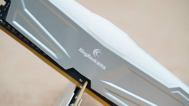 性价比较高的RGB灯条？金百达 DDR4 3600 8G×2幻光内存条体验分享
