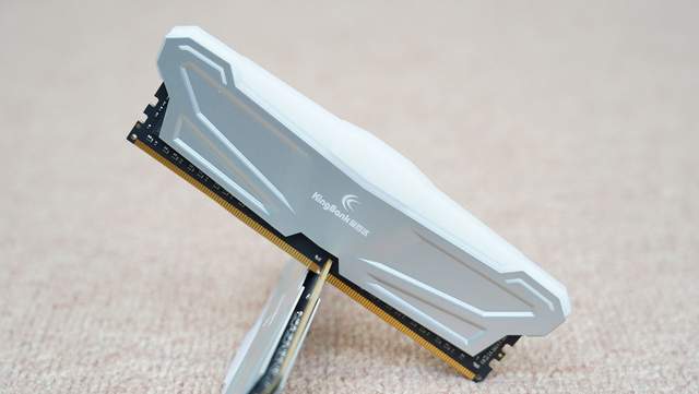性价比较高的RGB灯条？金百达 DDR4 3600 8G×2幻光内存条体验分享