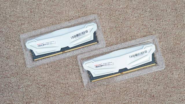 性价比较高的RGB灯条？金百达 DDR4 3600 8G×2幻光内存条体验分享