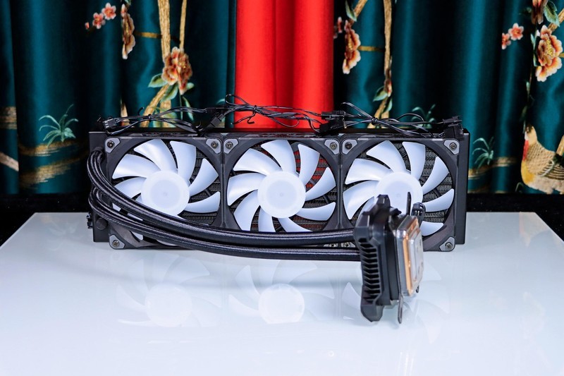 4080 比 3090Ti 强多少？最便宜大牌 Z790 PG Lightning/D4 值得买吗？