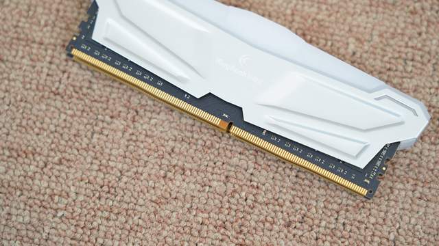 性价比较高的RGB灯条？金百达 DDR4 3600 8G×2幻光内存条体验分享