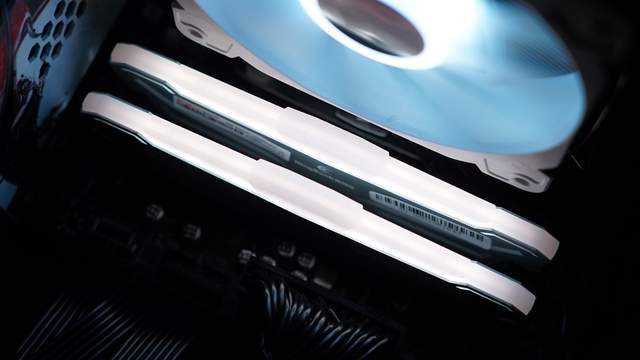 性价比较高的RGB灯条？金百达 DDR4 3600 8G×2幻光内存条体验分享