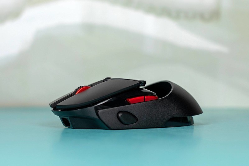 雷柏VT960S双模无线超跑游戏鼠标，酷炫的外观遮不住舒适的手感