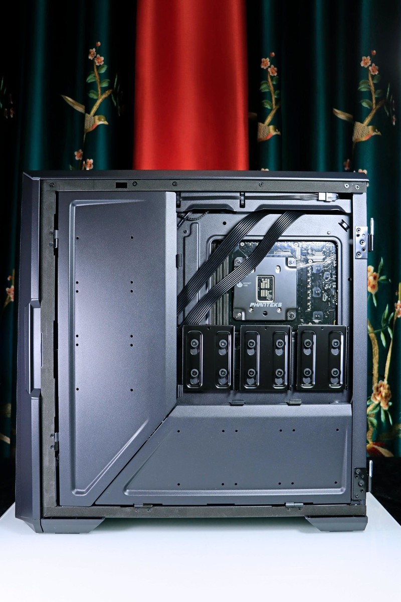 4080 比 3090Ti 强多少？最便宜大牌 Z790 PG Lightning/D4 值得买吗？