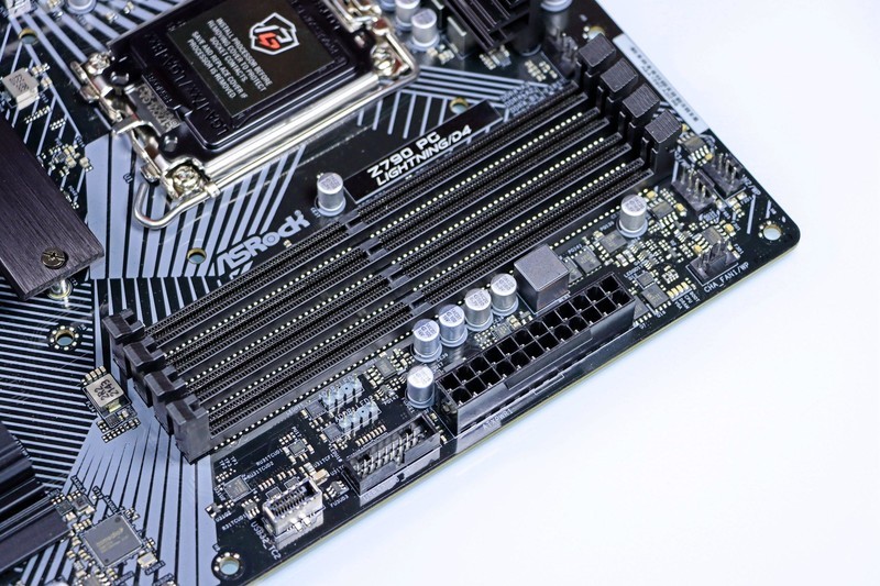 4080 比 3090Ti 强多少？最便宜大牌 Z790 PG Lightning/D4 值得买吗？