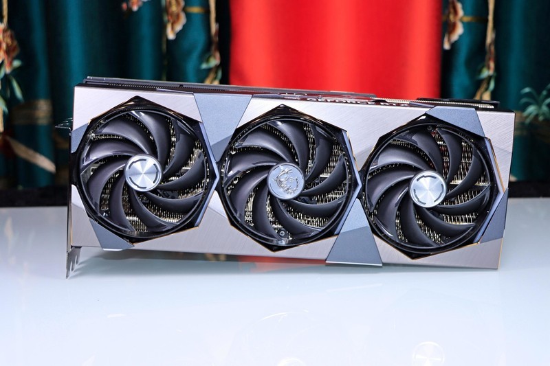 4080 比 3090Ti 强多少？最便宜大牌 Z790 PG Lightning/D4 值得买吗？