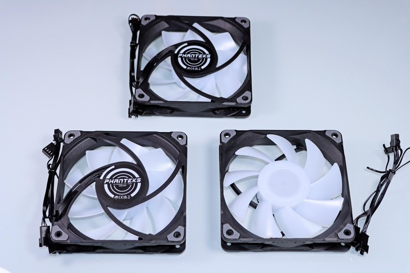 4080 比 3090Ti 强多少？最便宜大牌 Z790 PG Lightning/D4 值得买吗？