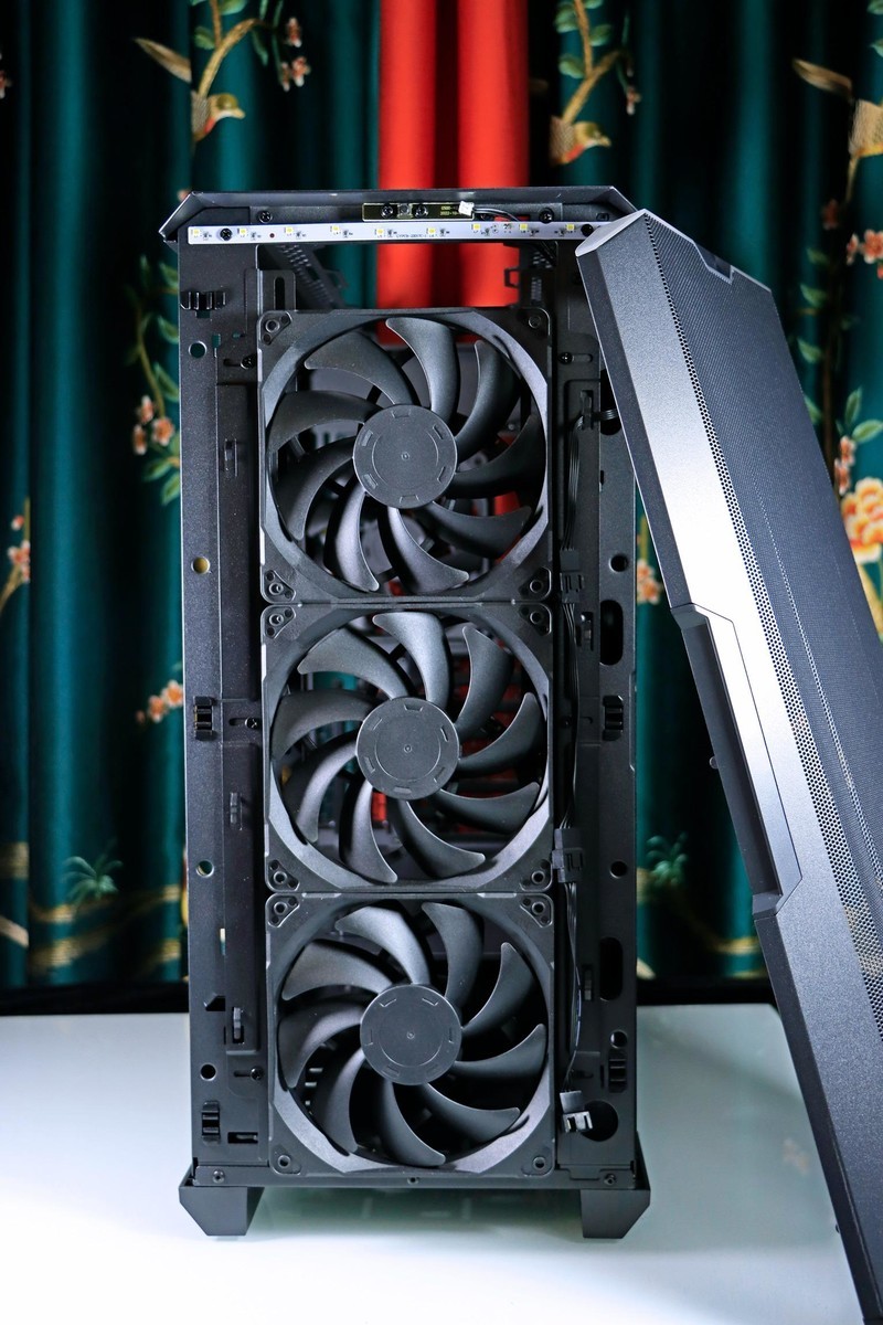 4080 比 3090Ti 强多少？最便宜大牌 Z790 PG Lightning/D4 值得买吗？