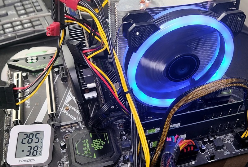 打破散热焦虑，相同硬件和相同环境，使用不同的硅脂并无太大的差距。