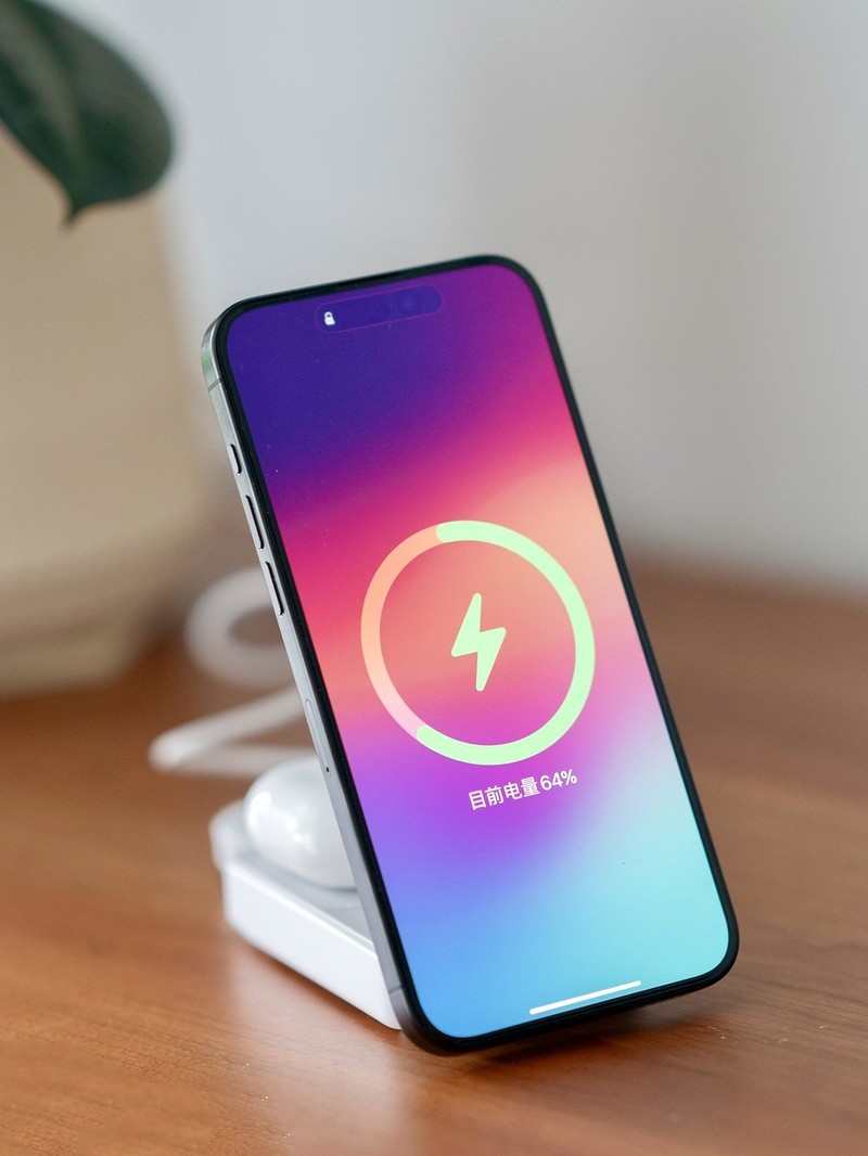 苹果三件套用户必备！安克MagGo三合一上手体验，解锁充电新方式