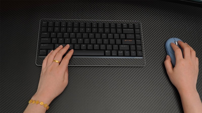 洛斐EGDE84双模矮轴机械键盘评测：3K碳纤维+镁合金+凯华定制矮轴