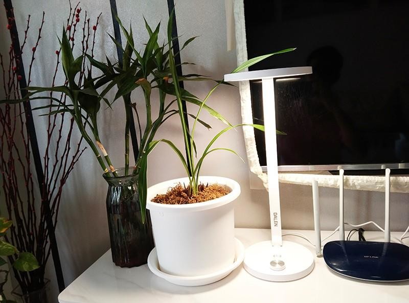 重新定义智慧护眼光，达伦智能台灯3的魅力探讨