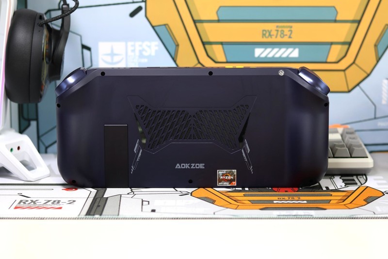 AOKZOE游戏掌机开箱，8英寸1200P屏幕，搭载AMD锐龙7 6800U处理器