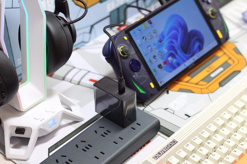 AOKZOE游戏掌机开箱，8英寸1200P屏幕，搭载AMD锐龙7 6800U处理器