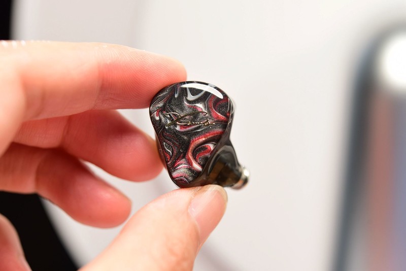 素质均衡、控制稳健的7单元静电圈铁耳塞弦仕UP上手