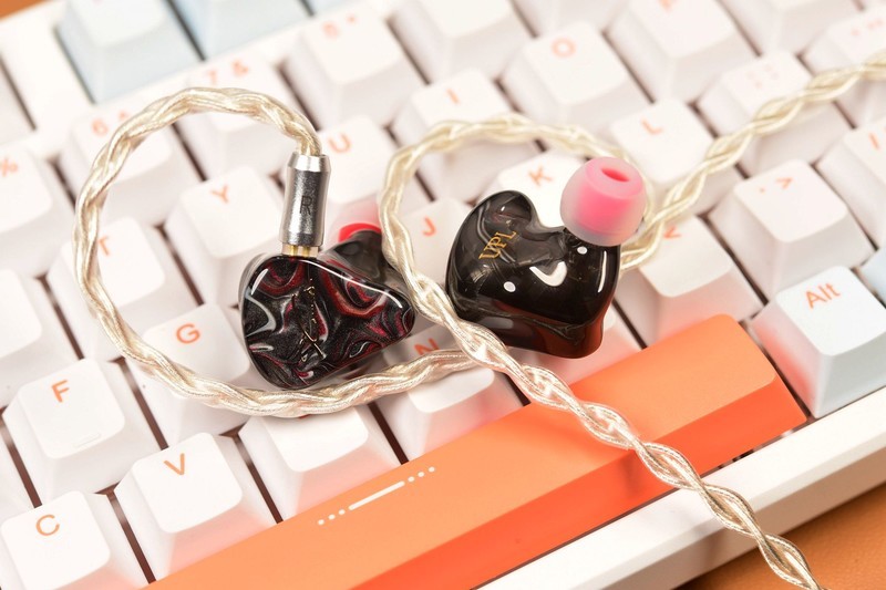 素质均衡、控制稳健的7单元静电圈铁耳塞弦仕UP上手