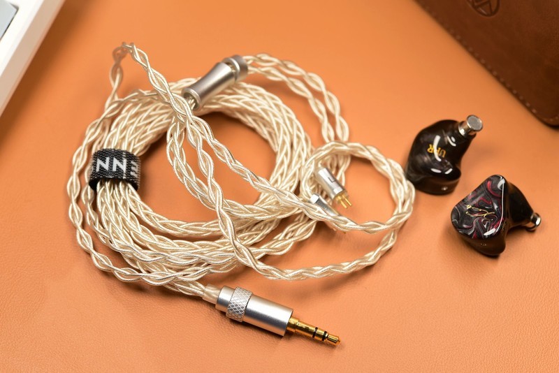 素质均衡、控制稳健的7单元静电圈铁耳塞弦仕UP上手