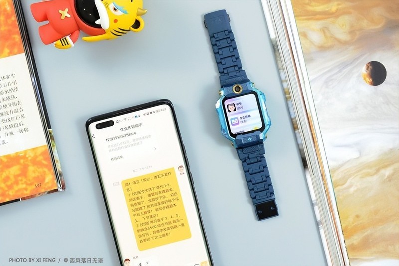 送小朋友啥礼物最好？小天才Z8电话手表，一定能让他成为最靓的仔