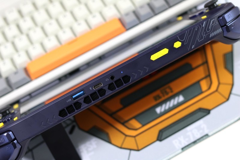 AOKZOE游戏掌机开箱，8英寸1200P屏幕，搭载AMD锐龙7 6800U处理器