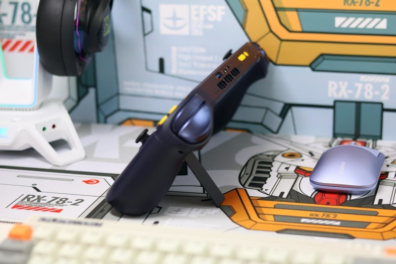 AOKZOE游戏掌机开箱，8英寸1200P屏幕，搭载AMD锐龙7 6800U处理器