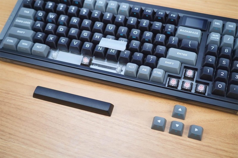 Gasket结构、三模RGB、外加“轻奢”小屏幕，御斧L98值得拥有！