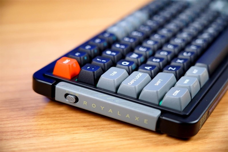 Gasket结构、三模RGB、外加“轻奢”小屏幕，御斧L98值得拥有！