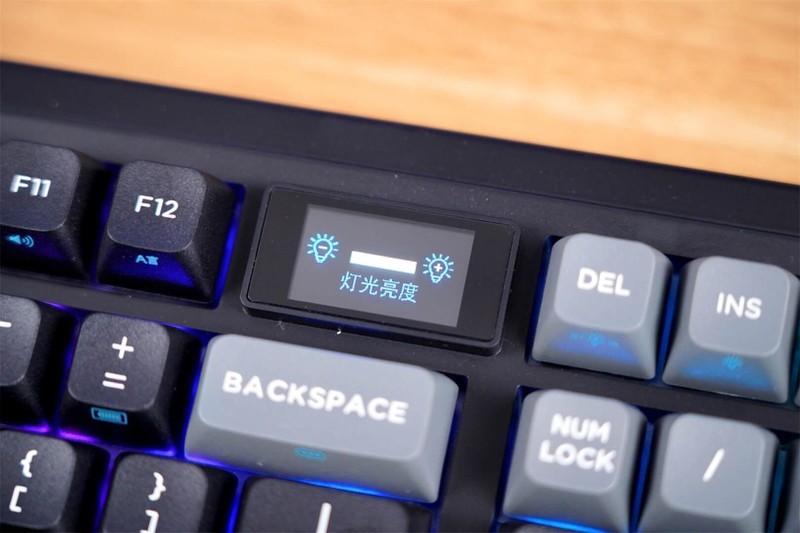 Gasket结构、三模RGB、外加“轻奢”小屏幕，御斧L98值得拥有！